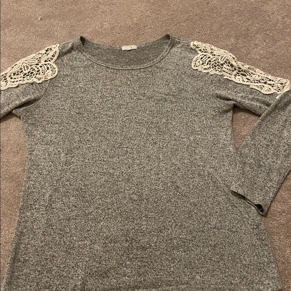 Grey shirt - Picture 2 of 2